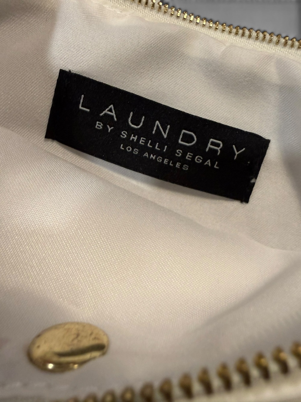 5 for $25!! LAUNDRY BY SHELLI SEGAL Los Angeles White Wristlet - Picture 14 of 14